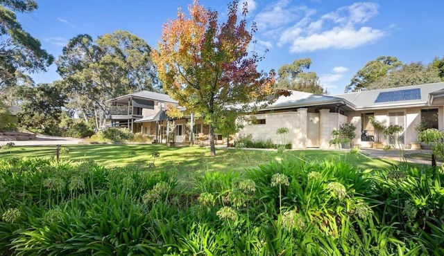 Sprawling 6-bedroom home on 2 acres- indoor pool - The Retreat @ Stirling in Stirling