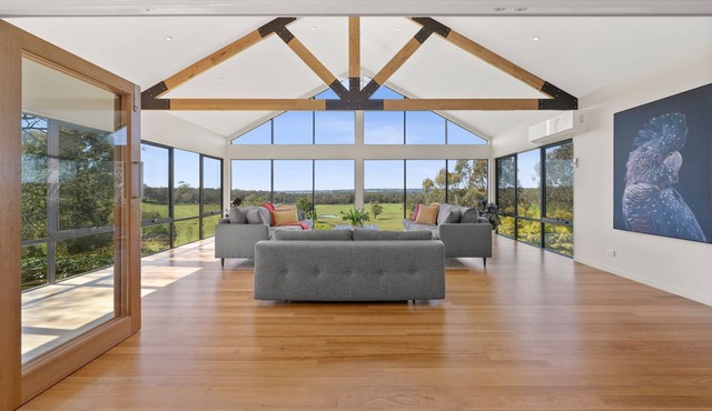 Springhill Views-Country Retreat-sleeps12 in Spring Hill