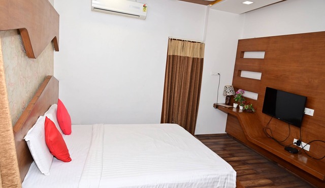Sri Shivam Hotel in Gondia