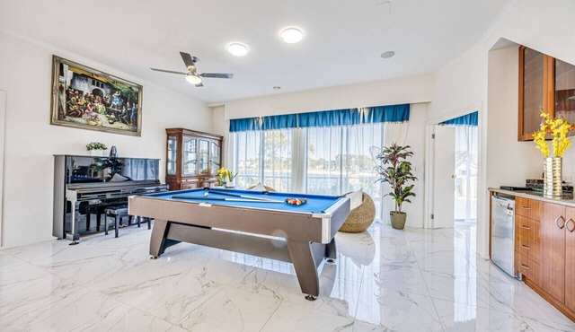 StayAU 6BR Deluxe Lakeview House Point Cook in Point Cook
