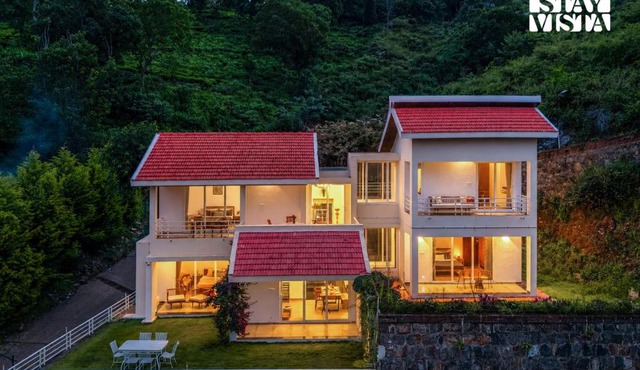 StayVista at Mayfield Valley with Lawn & WiFi