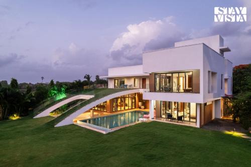 StayVista's Garden a - 7BHK Villa Near Kihim Beach with Pool Table in Alibaug