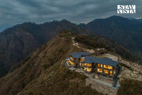 StayVista's Mana - 5BHK Mountain-View Villa with Heated Pool in Bijni