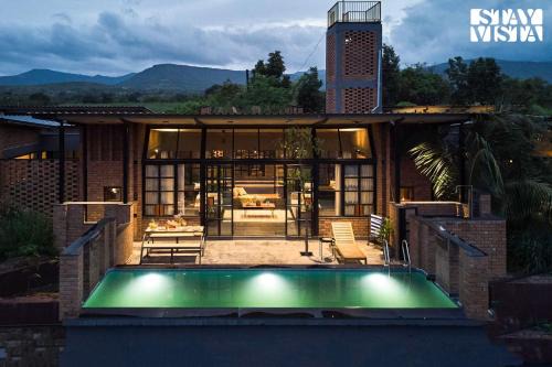 StayVista's Rustic Haven - 3BHK Villa with Viewing Deck & Mountain View in Satara