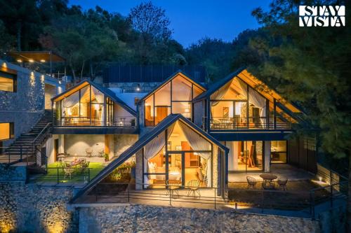 StayVista's Shai Sher Estate - 7BHK with BBQ & Bonfire in Shimla