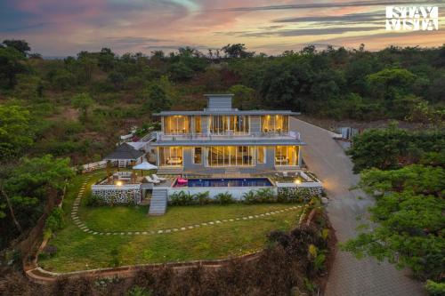 StayVista's Villa Eleve - 5BHK with Pet Friendly & Bar in Lonavala