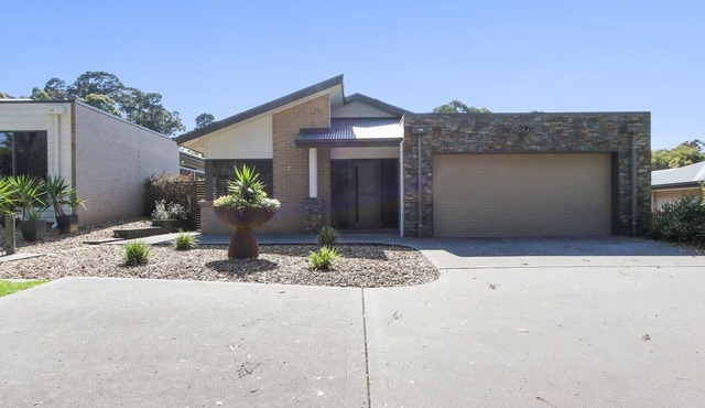 Stirling Escape | Spacious Family Retreat in Metung