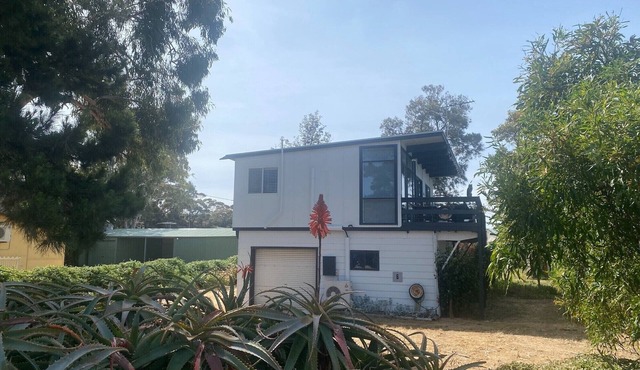 Straight to the Point - Sea views from balcony, dog friendly! in Pine Point