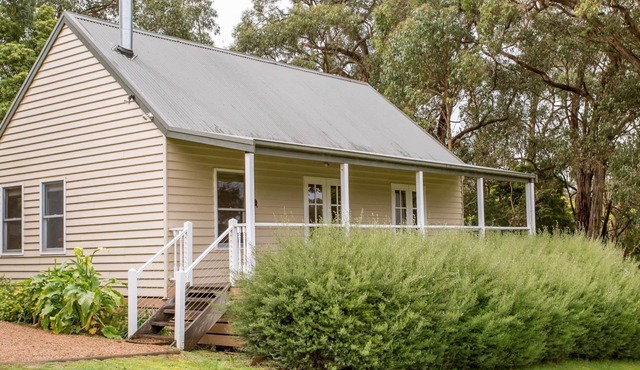 Stringybark Cottage B&B in Red Hill South