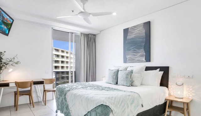 Studio Stay near Marina with Pool, Gym and Sauna in Cairns City