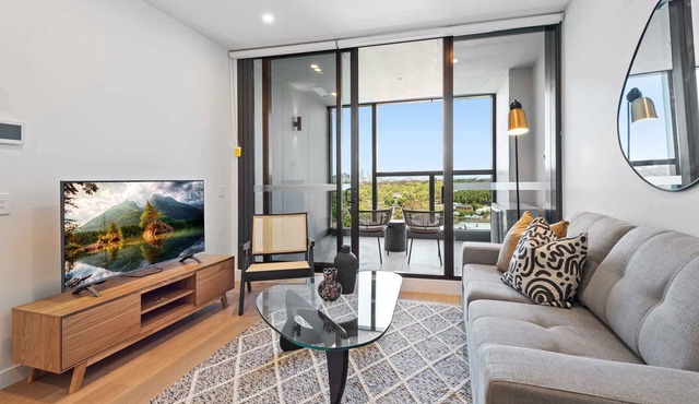 Stunning 1-Bed with City Views and Amenities in Alphington