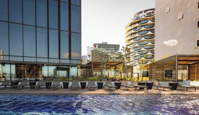 Stunning View & Prime Location! in Docklands