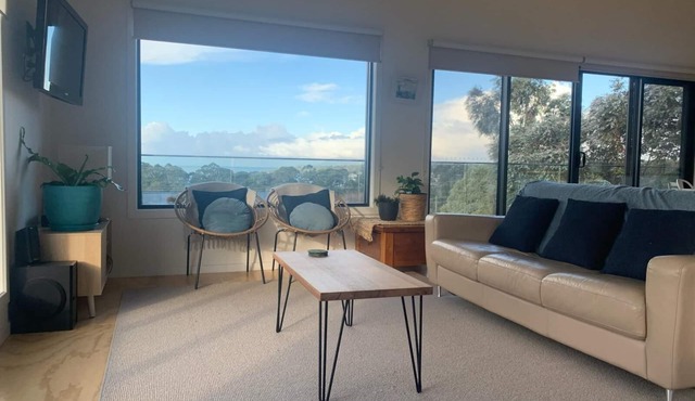 Stunning water views; relaxed coastal atmosphere; multiple entertaining areas in Orford