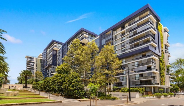 Stylish 1 bdrm Camperdown - Car park, Gym & Pool in Sydney