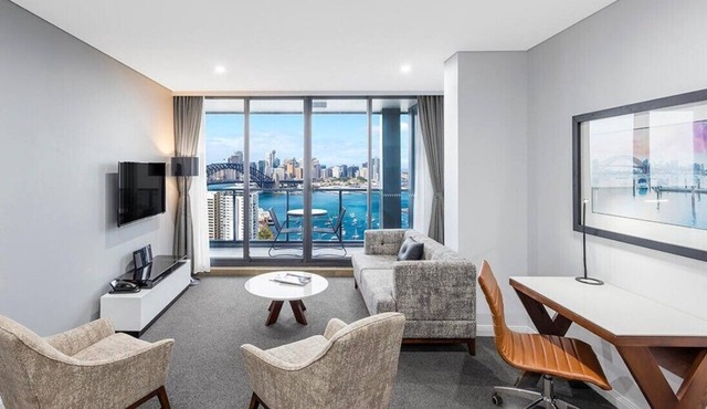 Stylish 2BR Harbour View Suite with Balcony in North Sydney