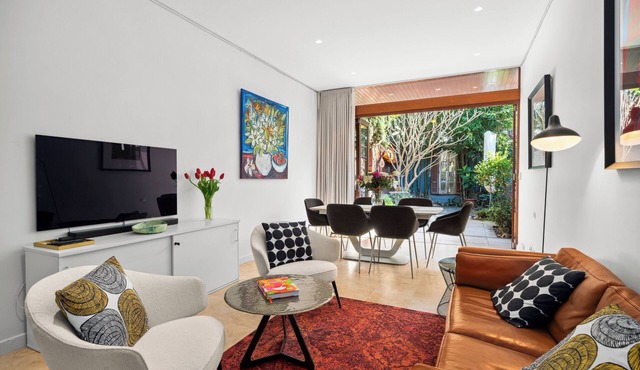 Stylish 3BR, 2BA King Beds Balmain Terrace Near Parks, Ferries & Darling Street in Balmain