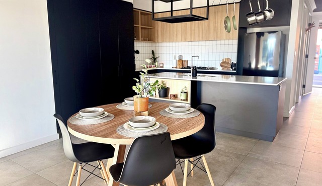 Stylish Industrial 2BR: Free Parking/Near CBD/Tram - Free fast wifi in Bowden