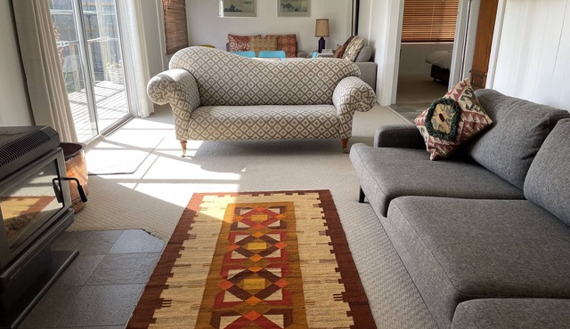 Stylish spacious vintage house, wood fire, 40m to beach inside a National Park in Sisters Beach