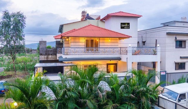 Sun Set Villa in Mawal