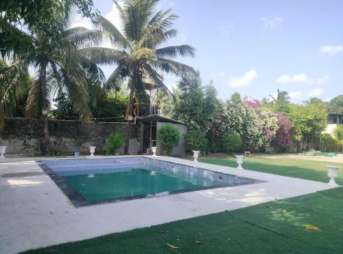 Sunny 2 Bedroom Villa with a Big Garden and Pool