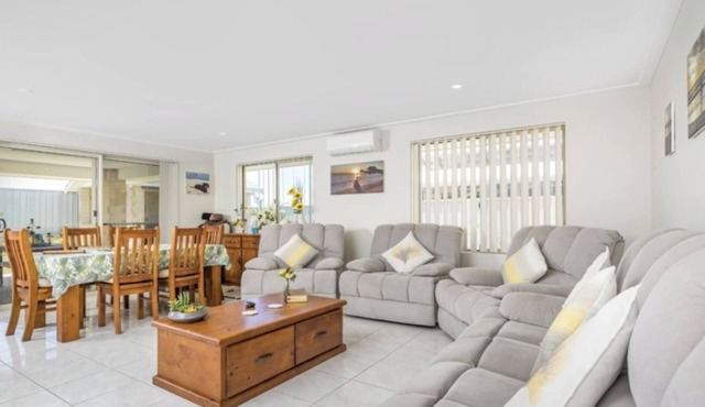 Sunset Beach bed & breakfast is hosted accommodation 50 meters from the beach. in Sunset Beach
