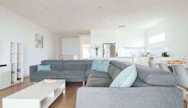 Sunset Ocean Views Esplanade, 6 BR, Sleeps 15 in Sellicks Beach
