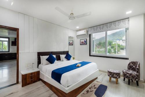 Sunset view Villa 966o9o1oo6 Luxury 5BHK Villa with pool in Nathdwara 2km from temple only By SK