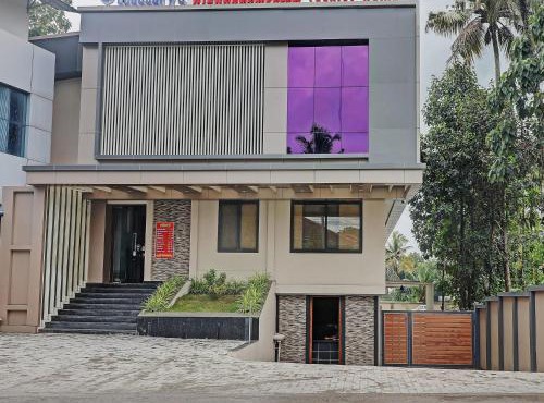 Super Townhouse Kizhakkambalam Tourist Home