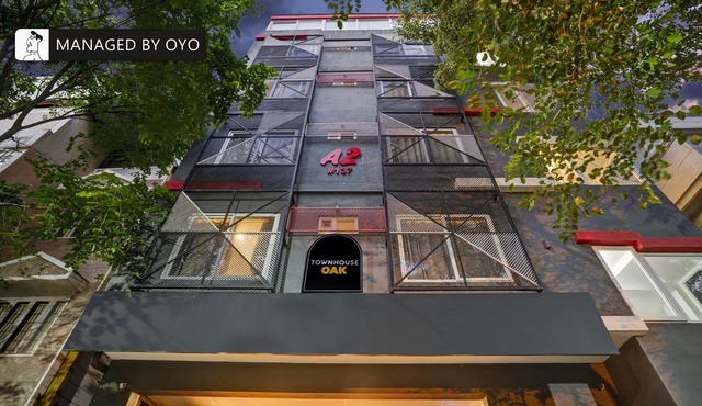Super Townhouse OAK Spruce Hotels A2
