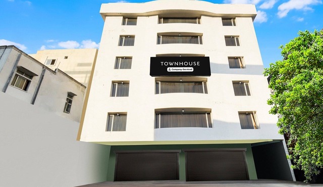 Super Townhouse Red Hills Lakdikapul