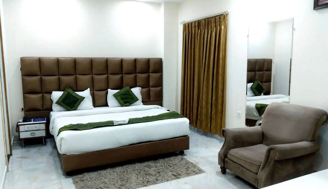 Superb 9-bedroom hotel with AC in vibrant Noida - Gaba Suites and Banquet Noida