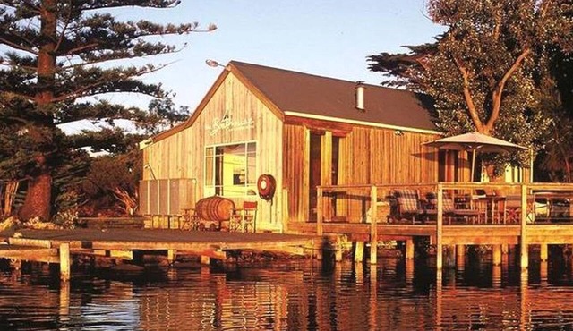 Superb Waterfront Cabin Rental on Birks Harbour in Goolwa, South Australia in Goolwa