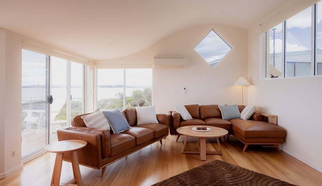 Surfside House | Dodges Ferry coastal retreat in Sorell
