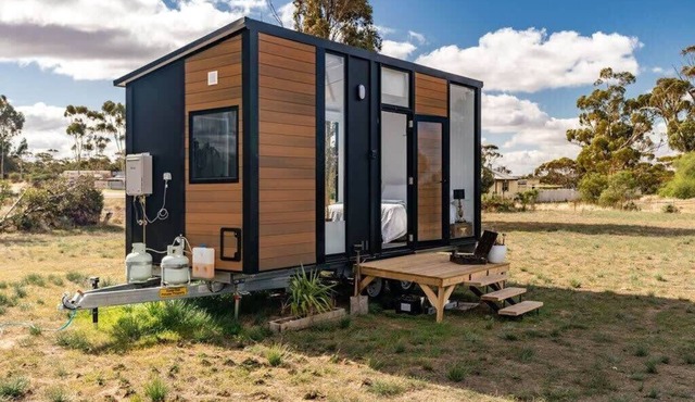 Sweet Apple Tiny House by Tiny Away in Lascelles