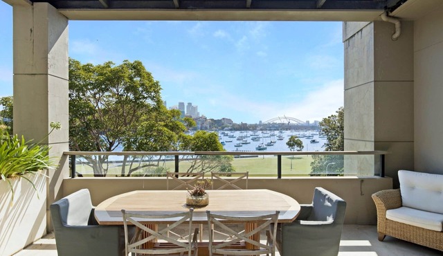 SYDNEY SPECTACLE in Darling Point