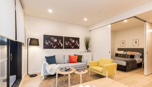 Sydney Uni, Prince Alfred Hospital Close With Pool in Leichhardt
