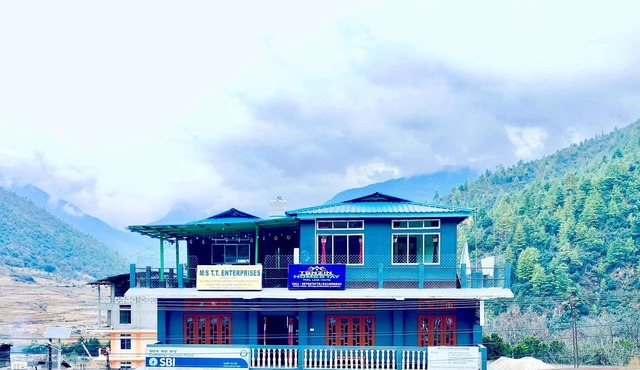 Tenzin Homestay — Cozy Stay with Free Wi-Fi, Parking & Mountain Views in Dirang