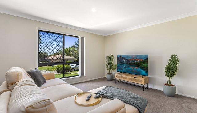 Terbium Sanctuary: Centrally located to shopping, good food and parks in Eight Mile Plains