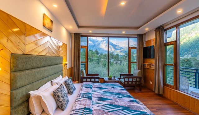 The 14 Gables, A Boutique Stay, Manali - Pet Friendly - Balcony Rooms - Crown Palace