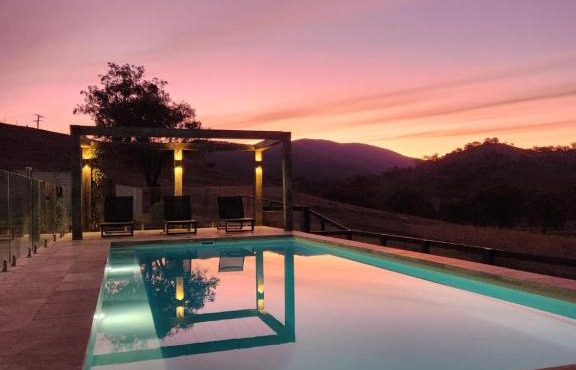 The Barn - Unique Luxury Stay in Belltrees