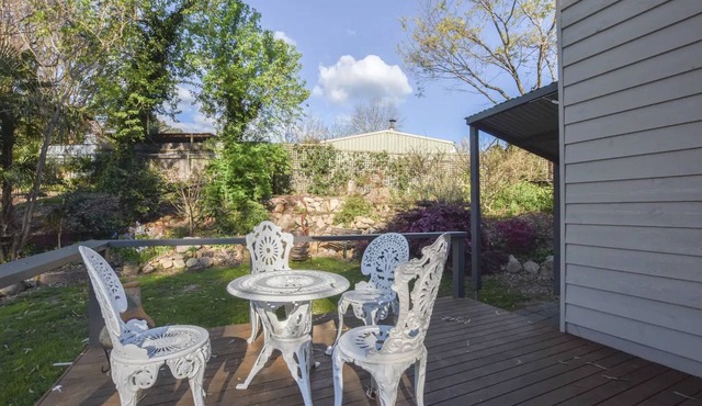 The Bungalow - Great Central Location in Myrtleford