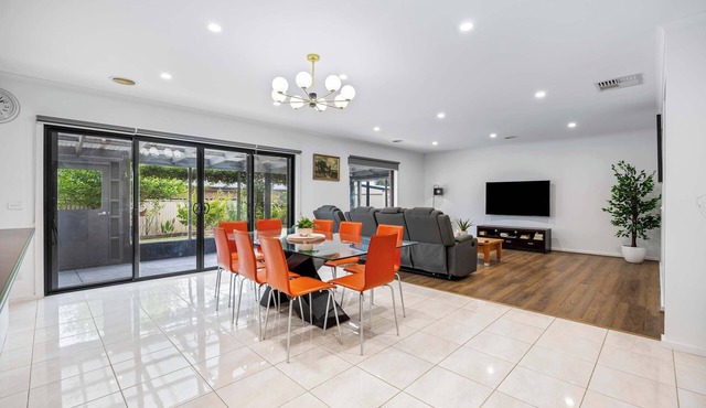 The Canadian Escape, Ballarat - Up to 10 guests! in Canadian