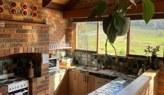 The Cottage-Gather the crew or the family and prepare for fun times and relaxation. Making memories in Yarra Junction