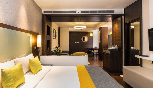 The Grand Magrath Hotel