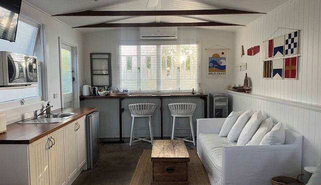 The Hangar is a studio space, conveniently located near Bilinga Beach in Bilinga