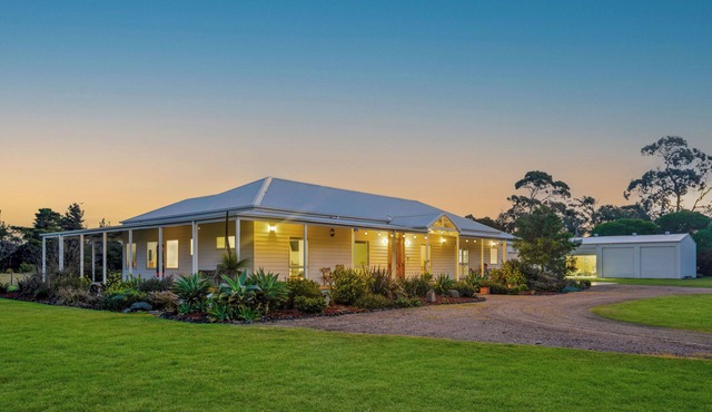 The Homestead at Port Albert. Peaceful and serene, gorgeous 5br homestead. in Port Albert