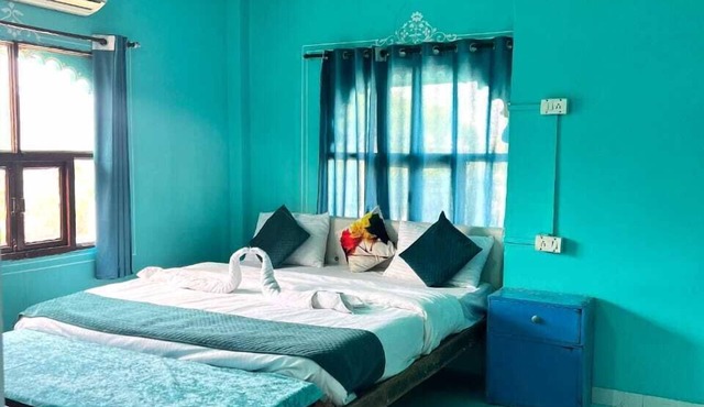 The Hostel Crown
