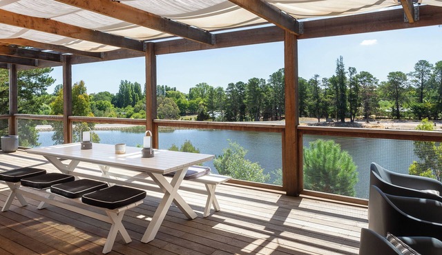 The Lakehouse Beechworth- Absolute Lake Frontage in Beechworth