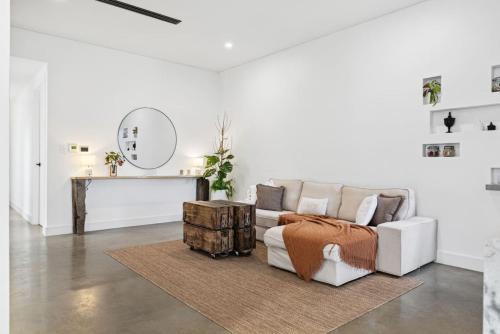 The Modern Comfort Home in Broadview
