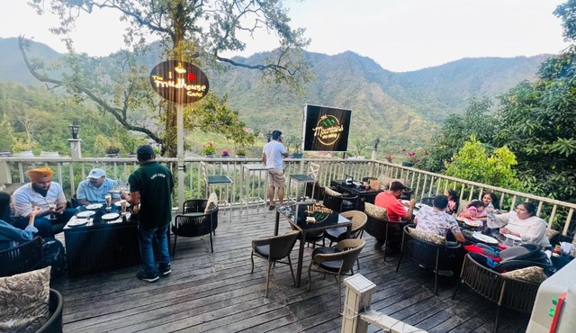 The Mud house cafe/cottage in Patwa Dunga
